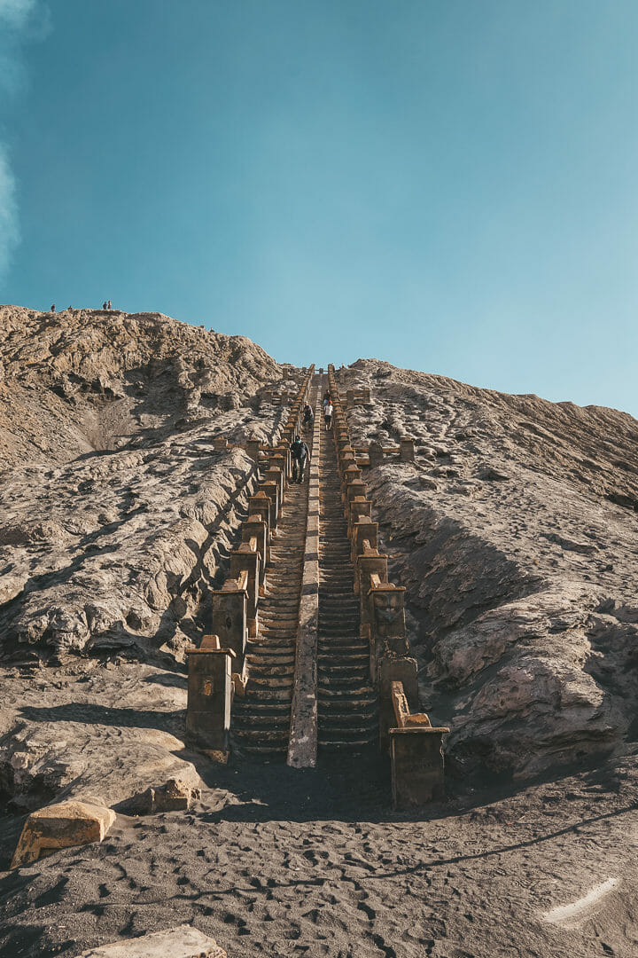 Stufen vom Vulkan Bromo 