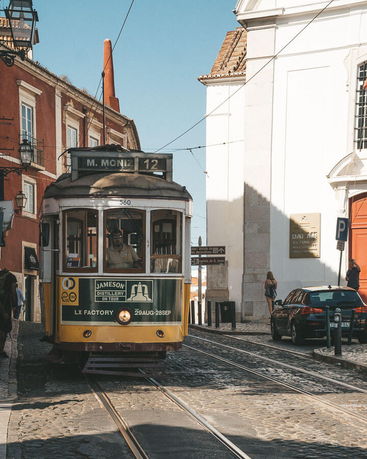 Lissabon Roadtrip - Tram fahren